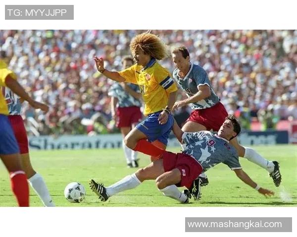 球星带你开启激情足球训练挑战之旅全程体验速度力量与技巧的较量 球星带你开启激情足球训练挑战之旅全程体验速度力量与技巧的较量