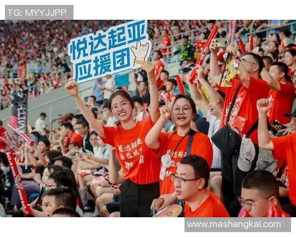 足球巨星荣耀回归再掀热潮引爆球迷激情点燃赛场梦想